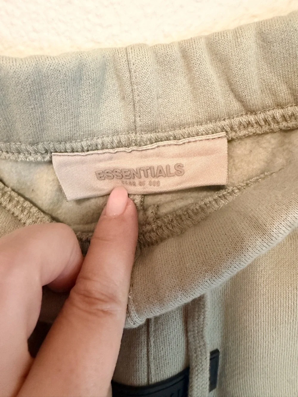Fear of God Essential fleece Sweatpants color eggshell, straight leg sz S Unisex - Picture 2 of 12